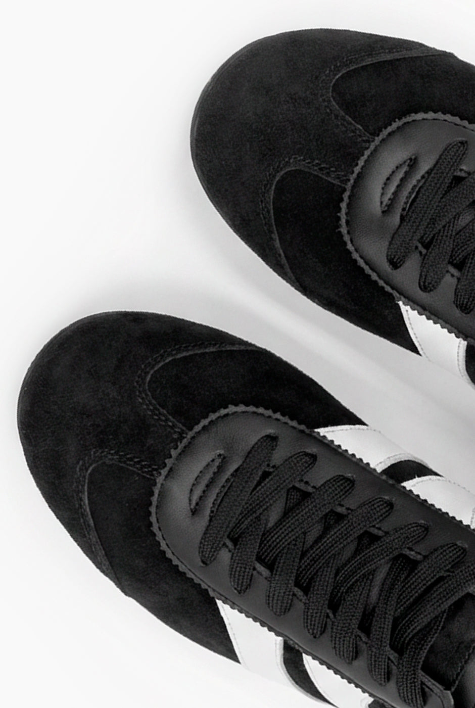 Sneakers Black & White