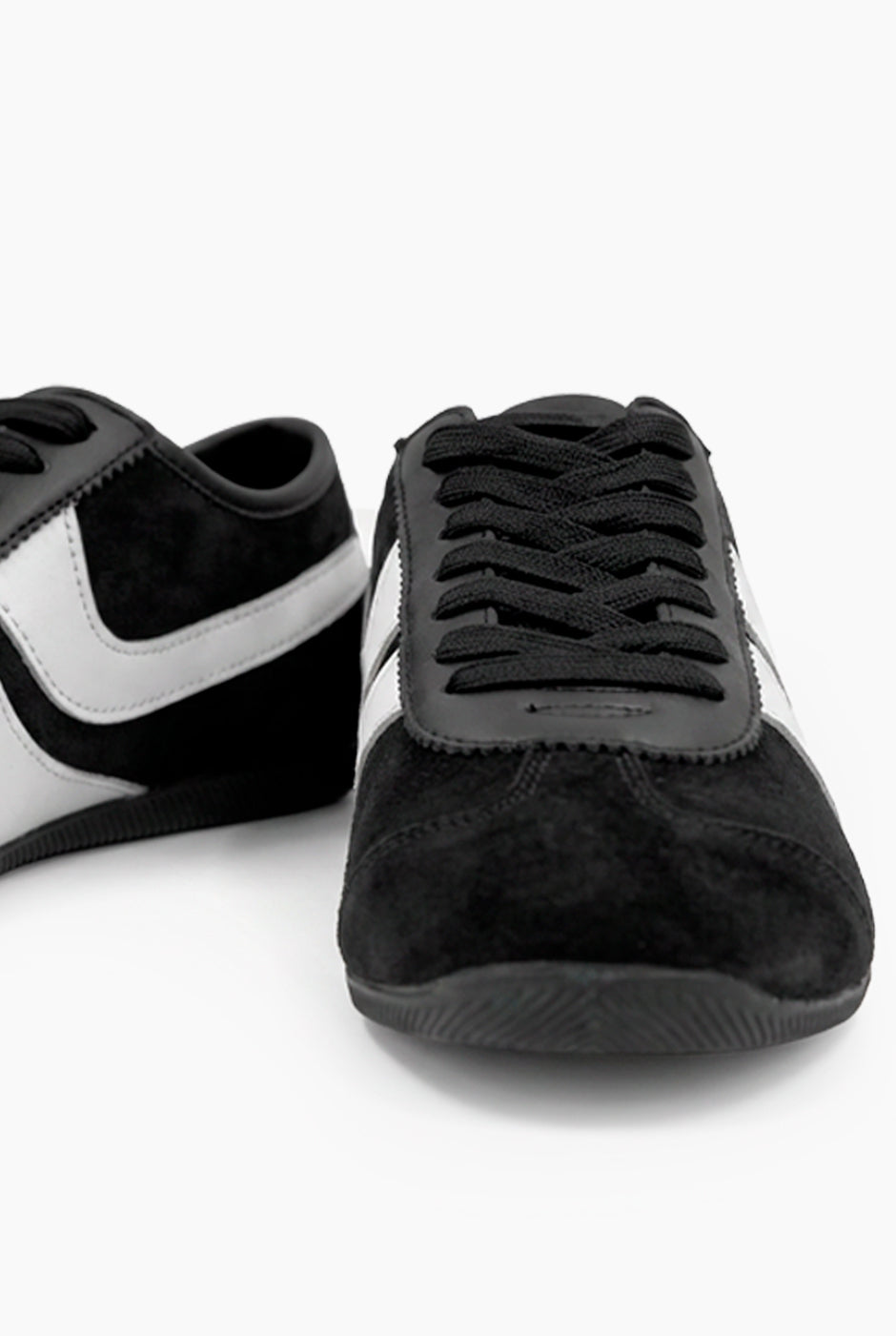Sneakers Black & White